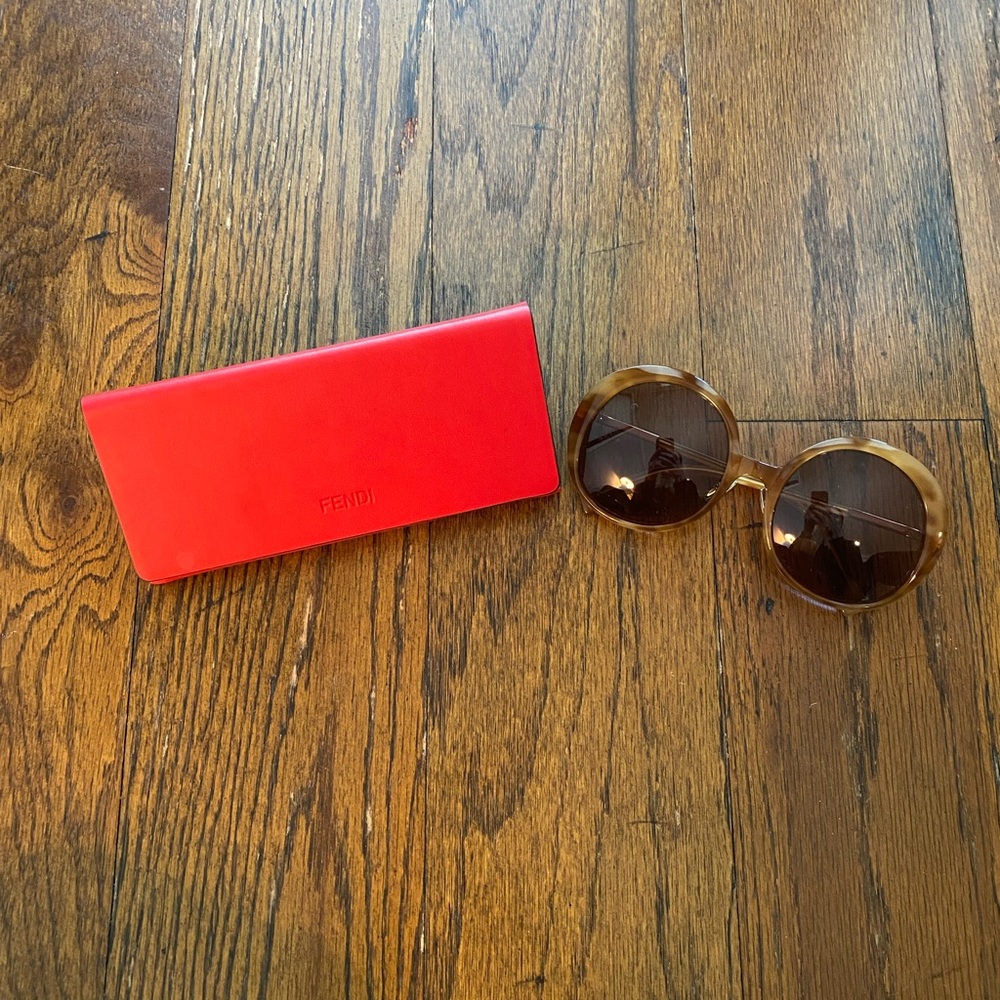 Fendi sunglasses w case